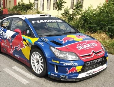 Το Citroen C4 WRC του Sebastien Loeb με οδηγό τον Μάριο Ηλιόπουλο στην ανάβαση Κύμης